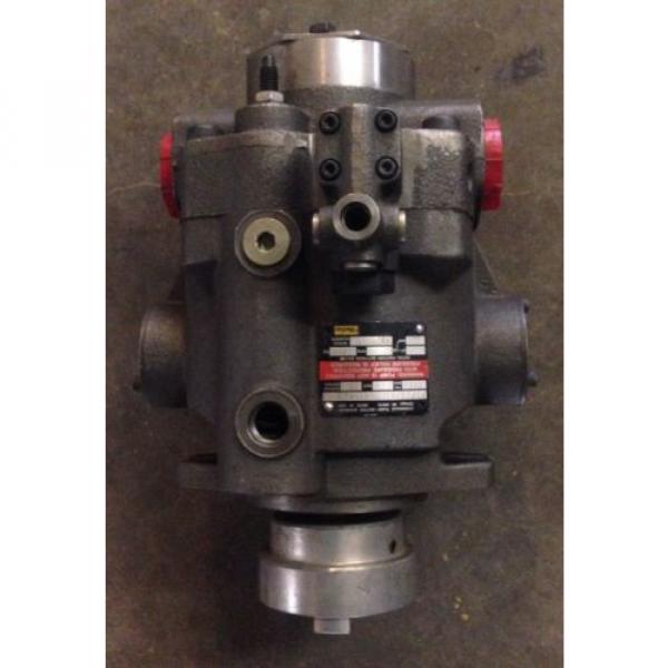 PARKER DENISON HYDRAULIC VARIABLE VOLUME PISTON PUMP PVP33303L26A1VM20 3000PSI #1 image